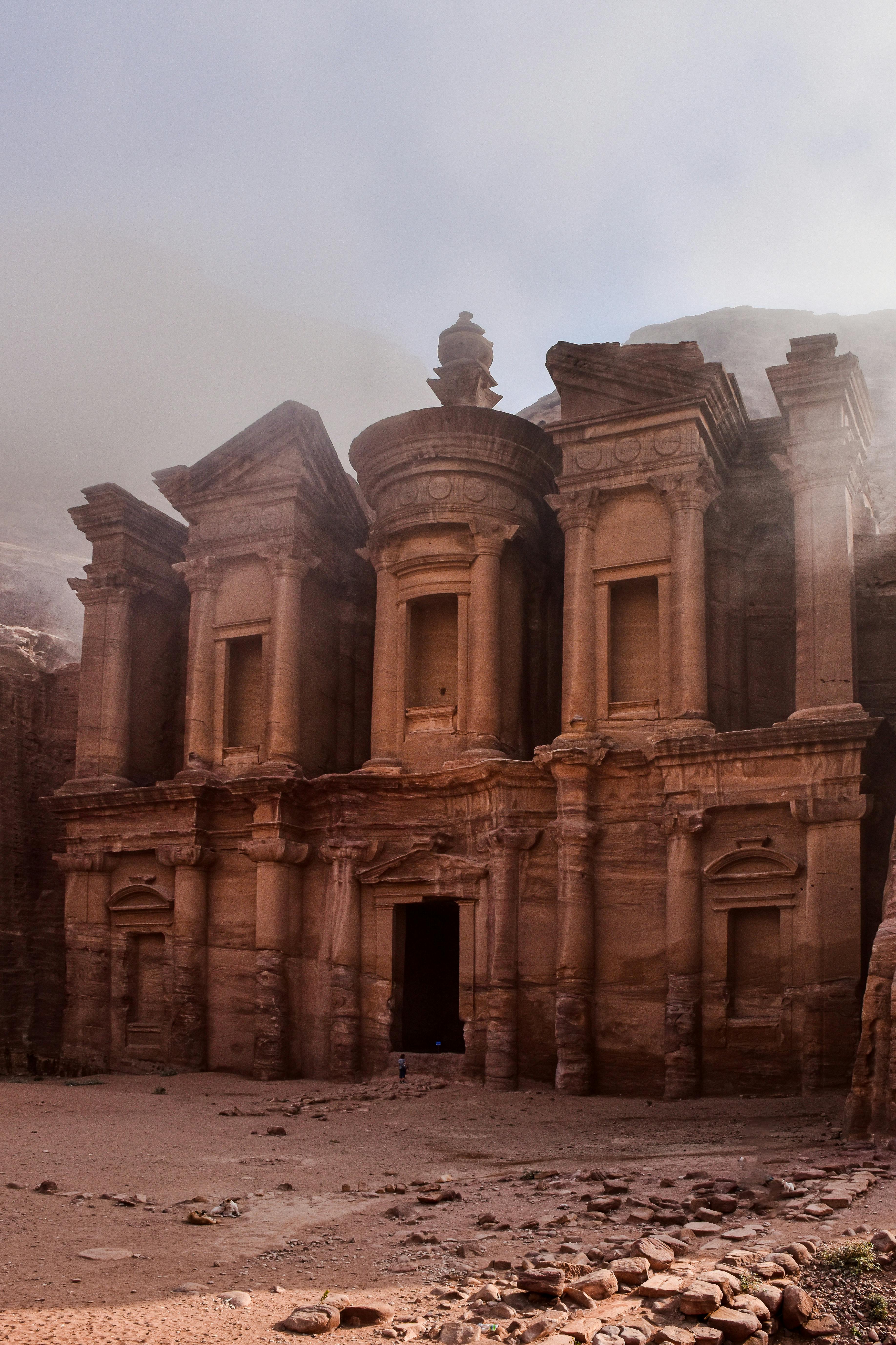 The Ancient Building In The Middle Of The Desert · Free Stock Photo