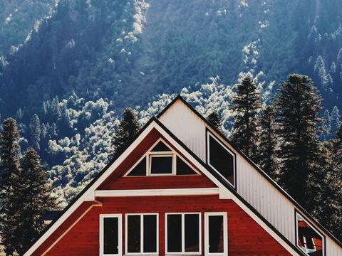 The immediate noncombustible zone against a home's siding