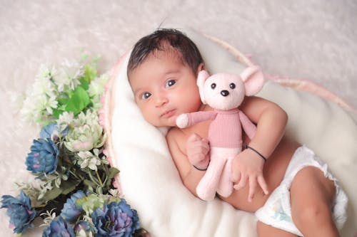 Gratis stockfoto met baby, bloemen, bovenaanzicht