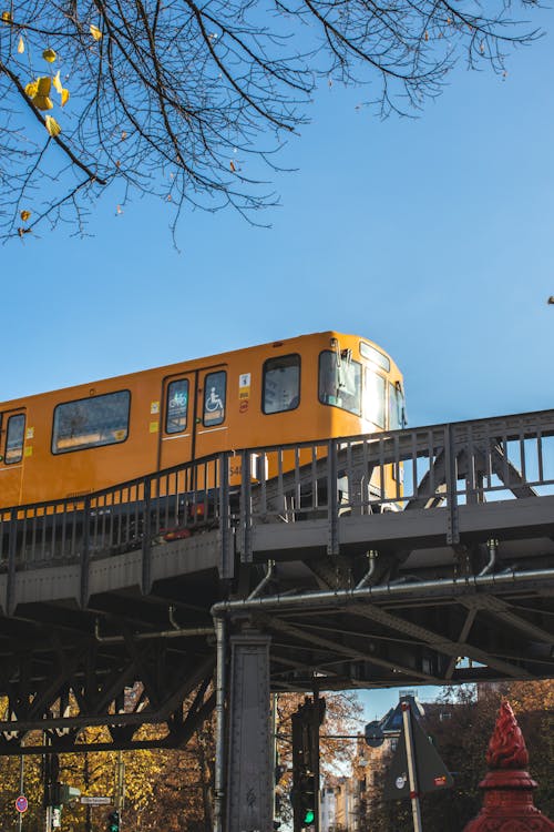 antrenman yaptırmak, Berlin, demiryolu aracı içeren Ücretsiz stok fotoğraf