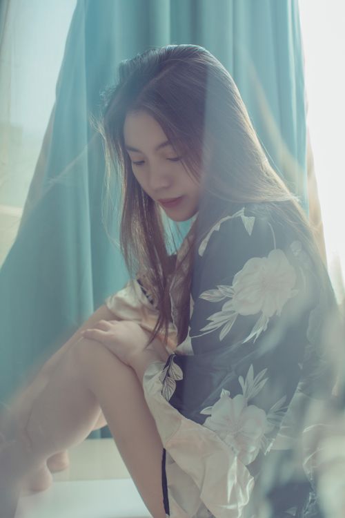 Free Soft light illuminates an Asian woman in a floral kimono, creating a serene and tranquil mood. Stock Photo