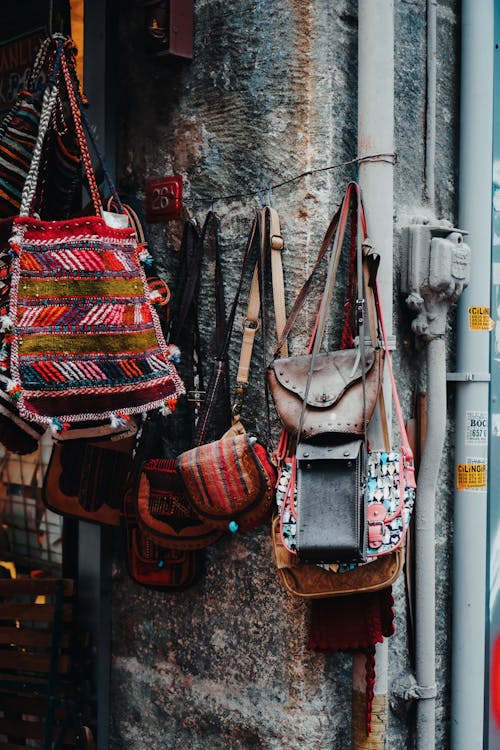 asılı, çantalar, dikey atış içeren Ücretsiz stok fotoğraf