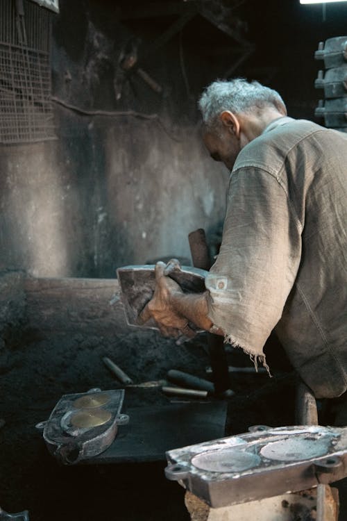 Fotobanka s bezplatnými fotkami na tému dielňa, kov, kováč