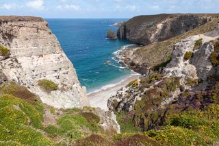 Cliffs and coastline at Fréhel — photo by Philippe Serrand on Pexels