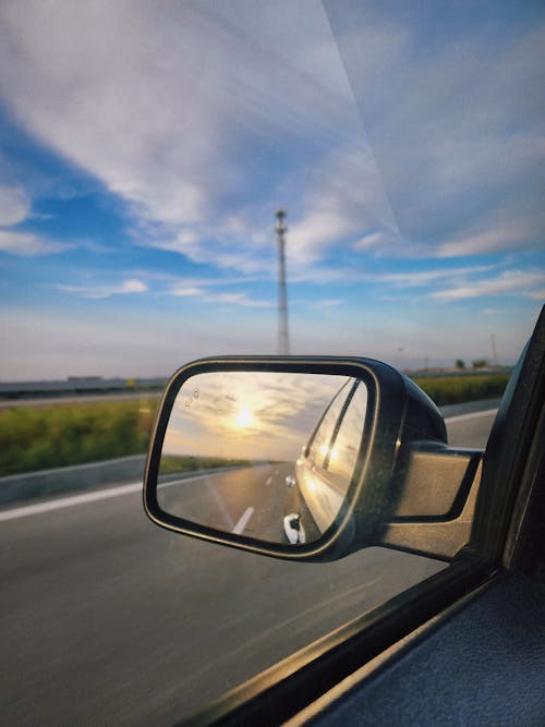 Kostenloses Stock Foto zu ausflug, blauen himmel, in auto