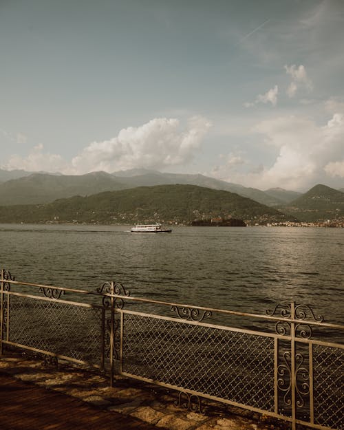 Immagine gratuita di barche, colline, italia