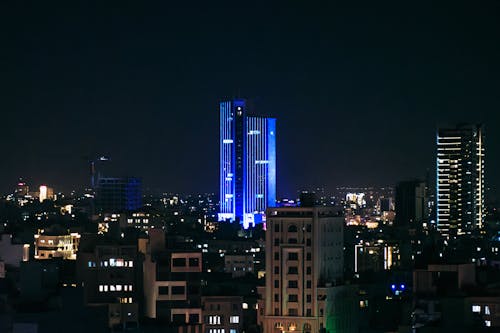 Foto stok gratis awan langit, bangunan kota, cahaya malam