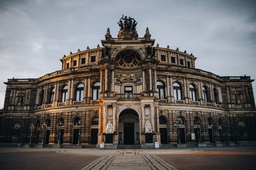 Free Elegant facade of the Semperoper in Dresden captured at twilight, showcasing its grandeur and architectural beauty. Stock Photo