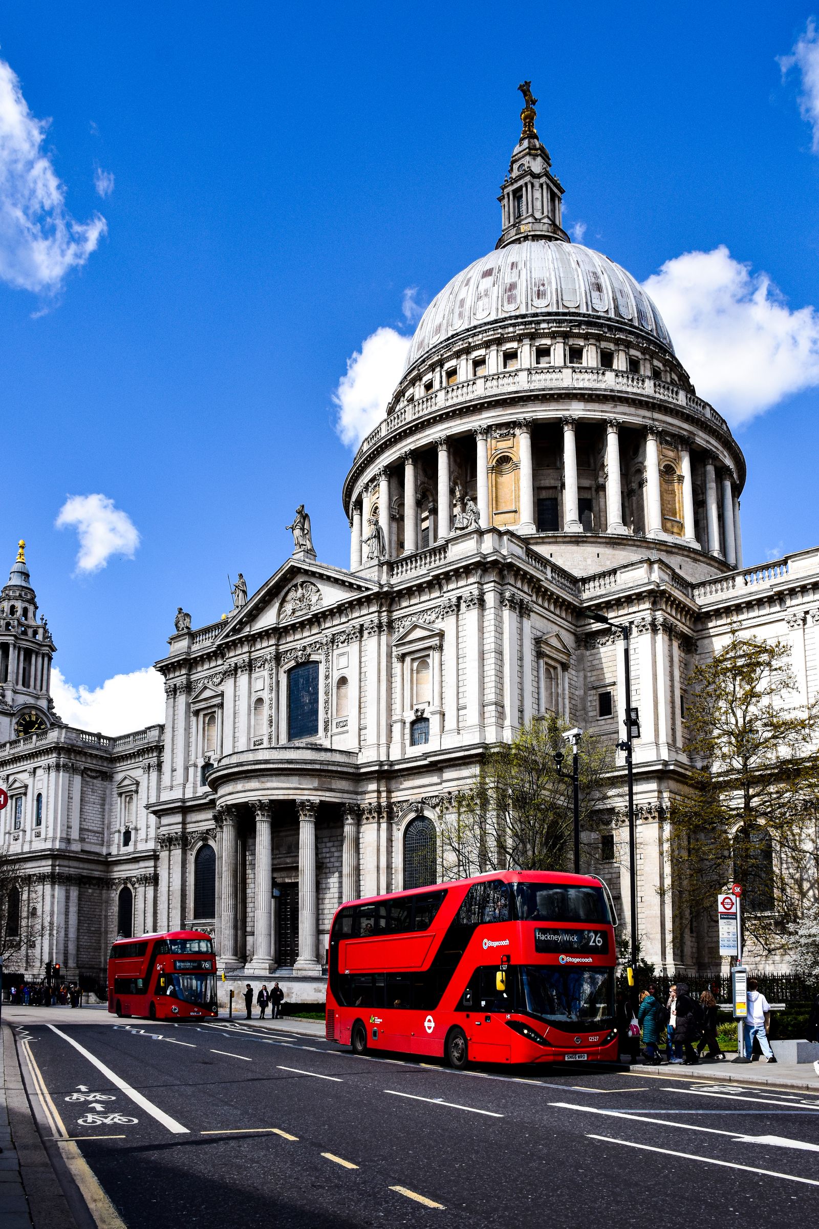 London hop on hop off bus St Pauls Cathedral