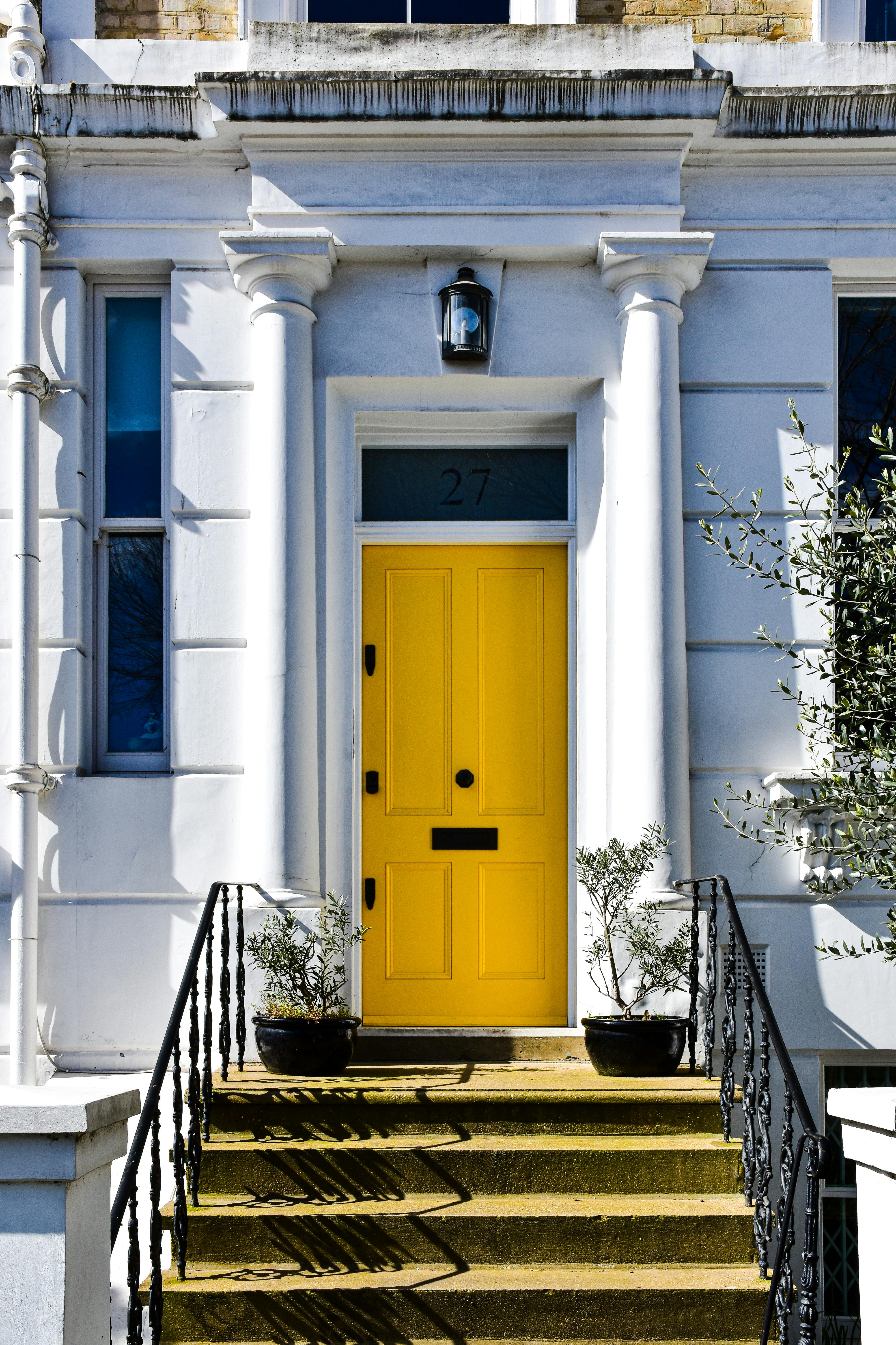 free-photo-of-yellow-door-in-a