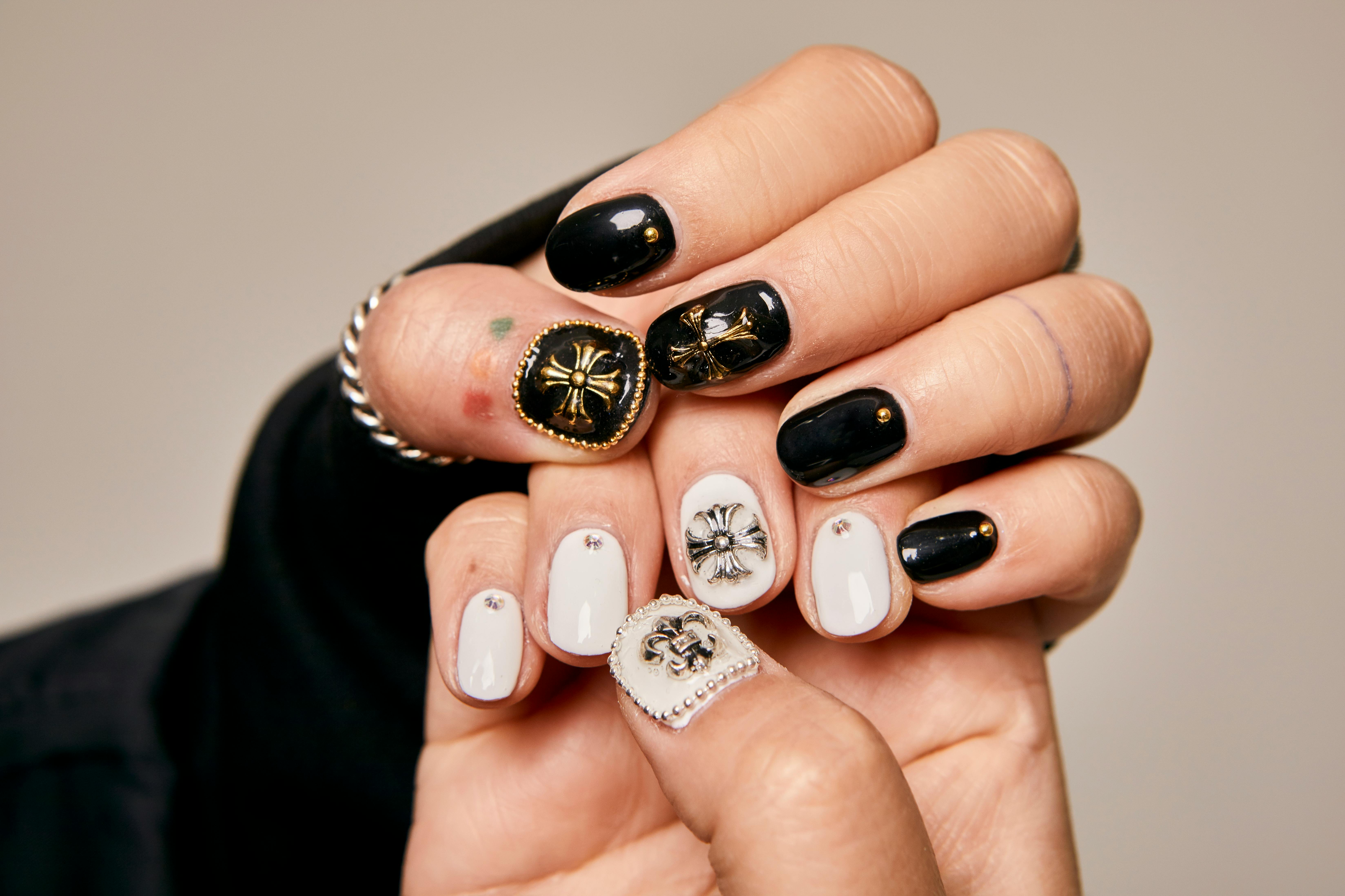 Nail art delikatny