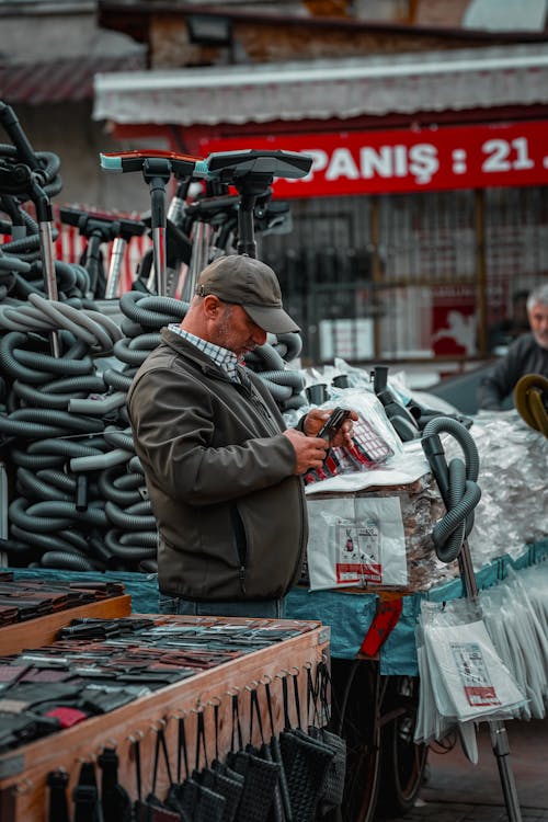 Photos gratuites de bazar, casquette, commerce