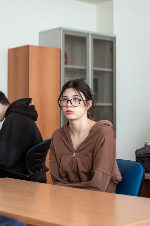 Fotos de stock gratuitas de aprendiendo, chica de escuela, colegio