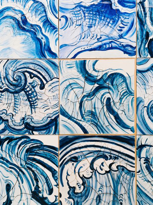 Free Creative abstract design of ocean waves on blue ceramic tiles from Brazil. Stock Photo