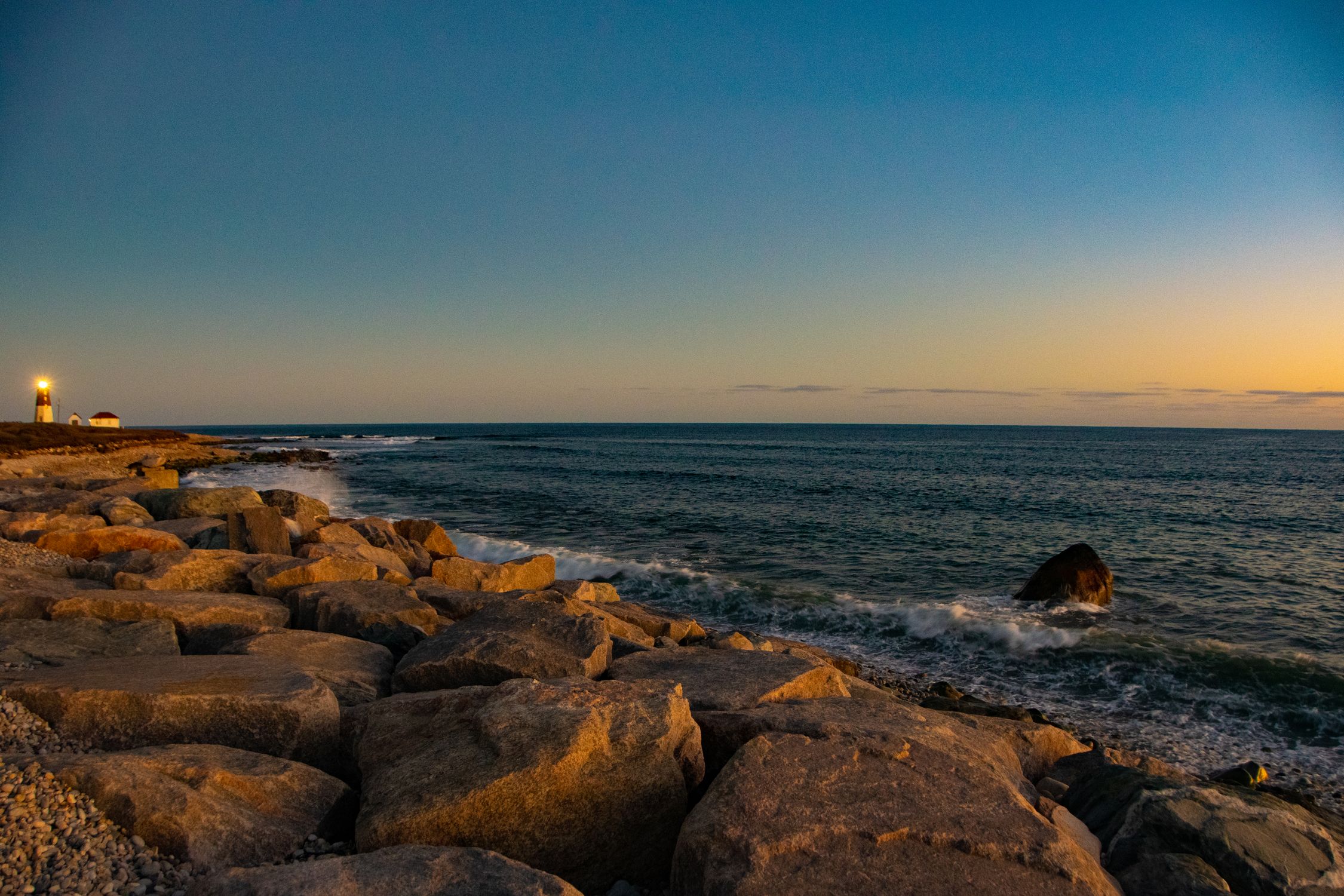 Rhode Island Rocks Rocky Ocean Shore in Rhode Island, USA · Free Stock Photo