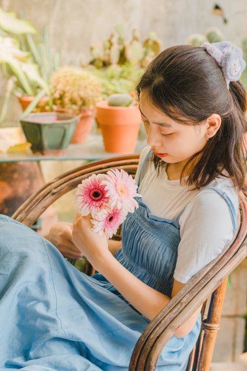 Immagine gratuita di donna, fiori, fotografia di moda