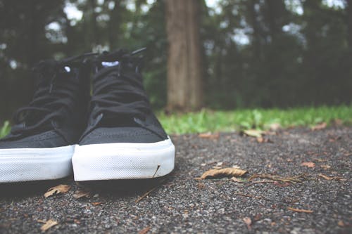 Sepatu Sneakers High Top Hitam Putih