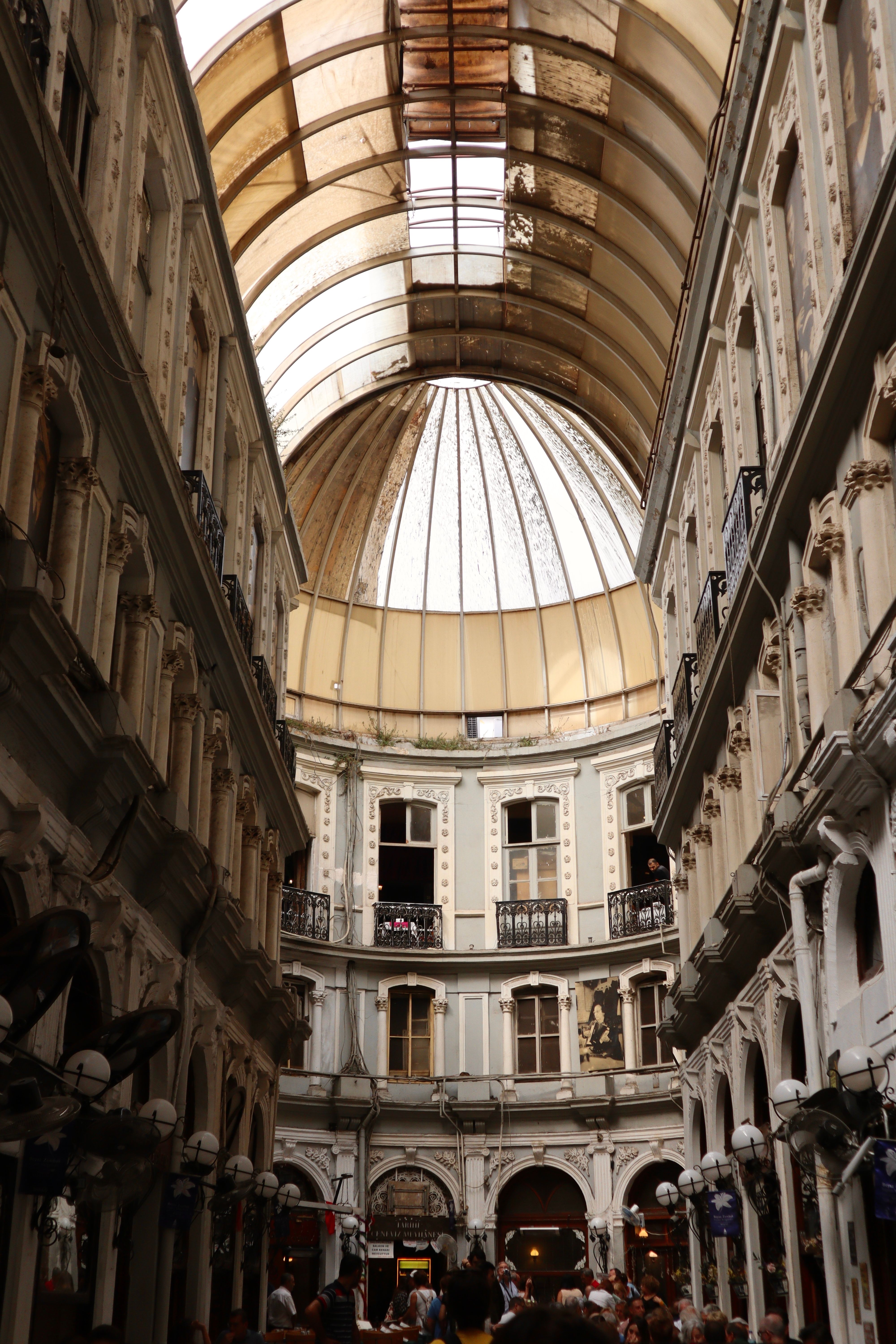 Vault of the Cicek Pasaji Passage in Istanbul · Free Stock Photo