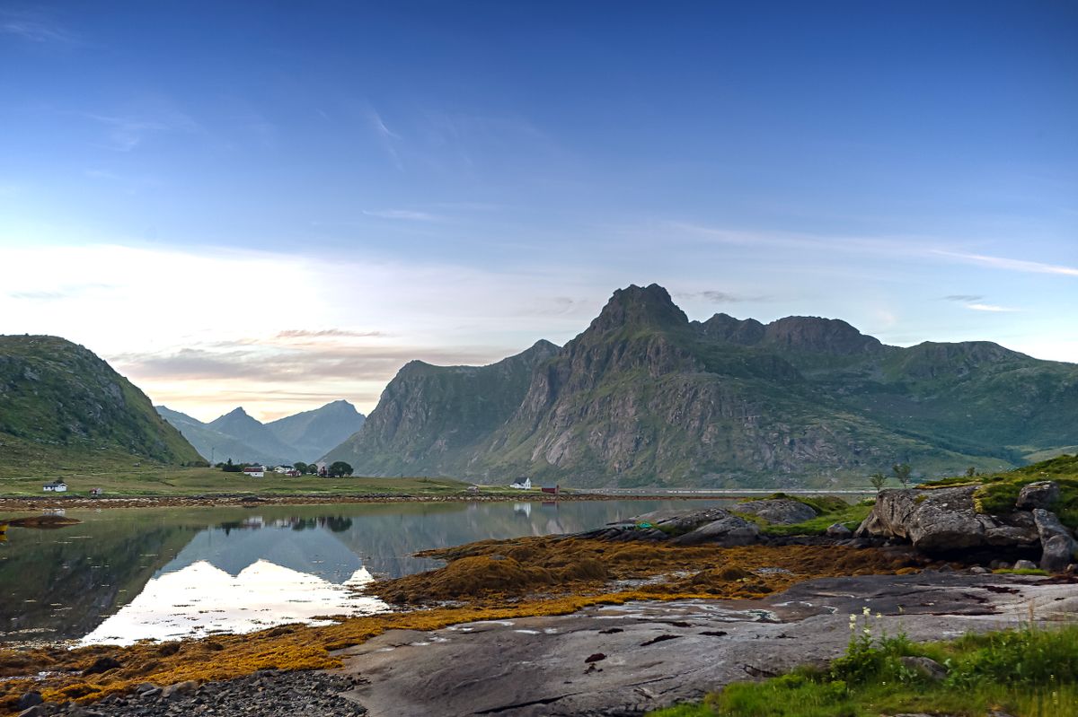 Amanecer reflejado · Lofoten