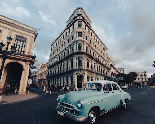 Gratis stockfoto met amerikaanse auto, Cuba, gebouw
