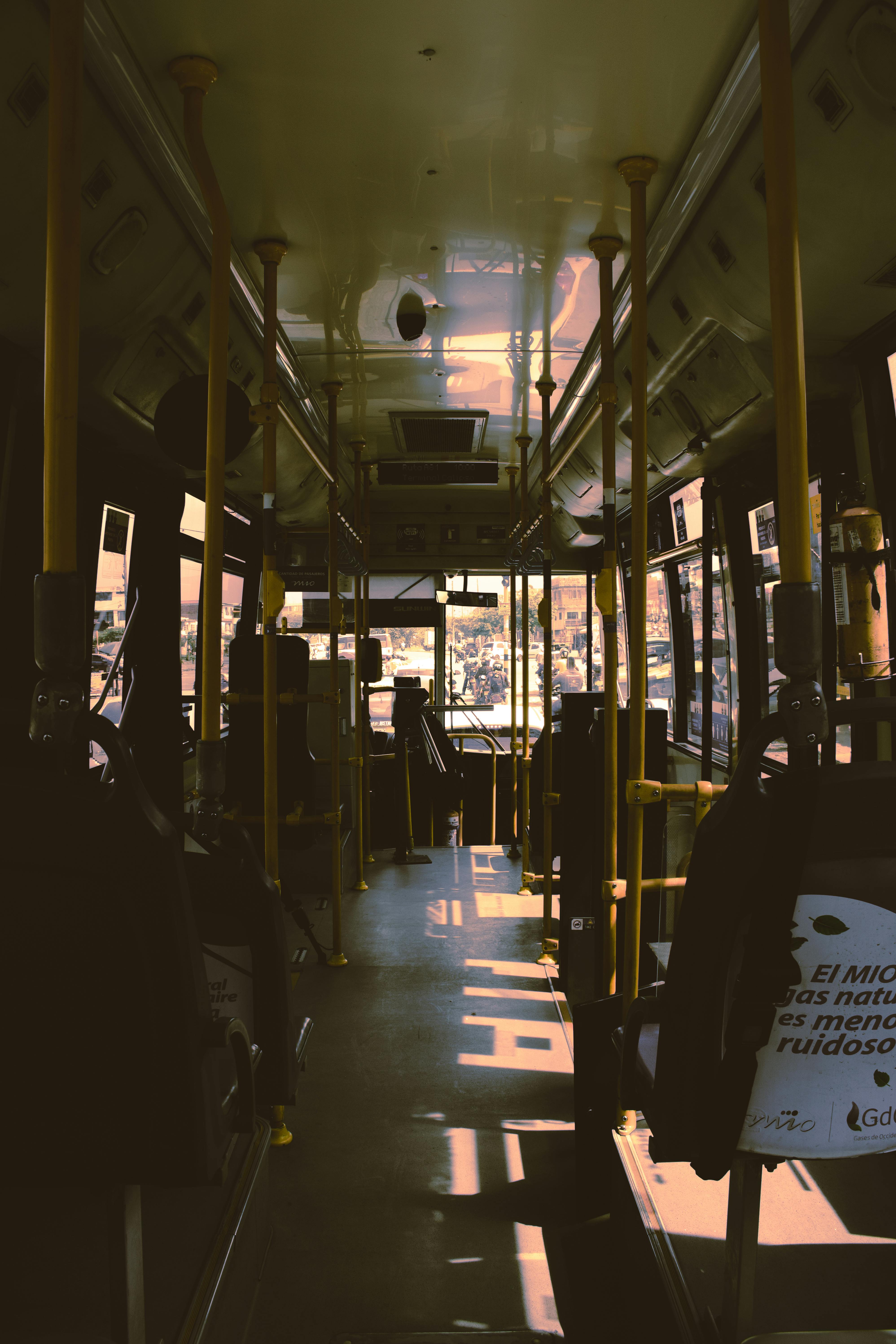 Jangan Pernah Duduk di Kursi Bus Terakhir… Aku Tahu Alasannya Sekarang