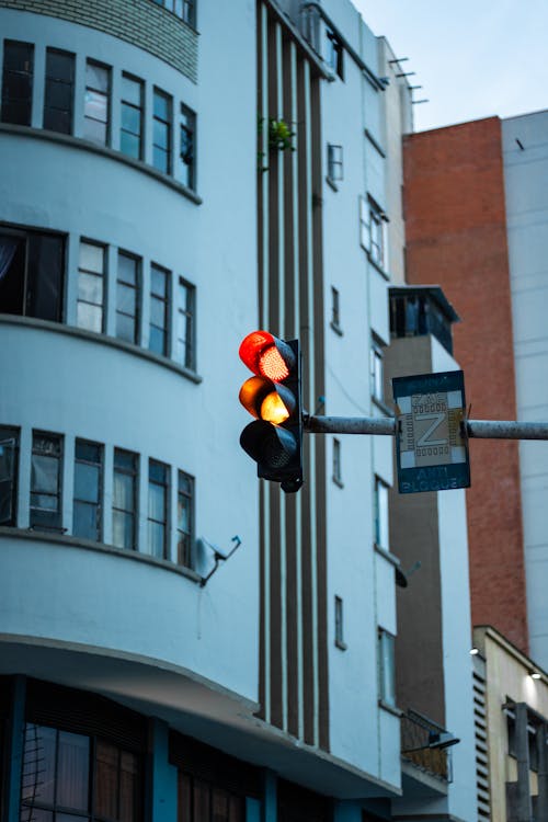 Darmowe zdjęcie z galerii z bursztynowy, czerwone światło, miasta