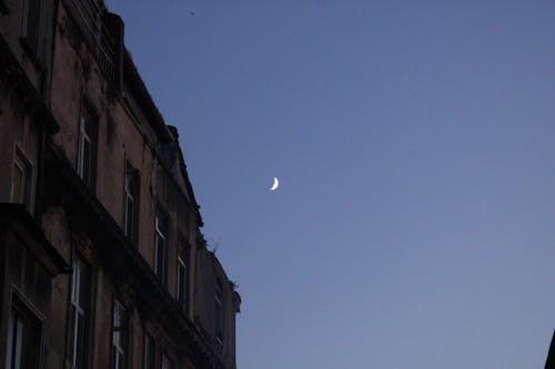Foto profissional grátis de anoitecer, cair da noite, fase da lua