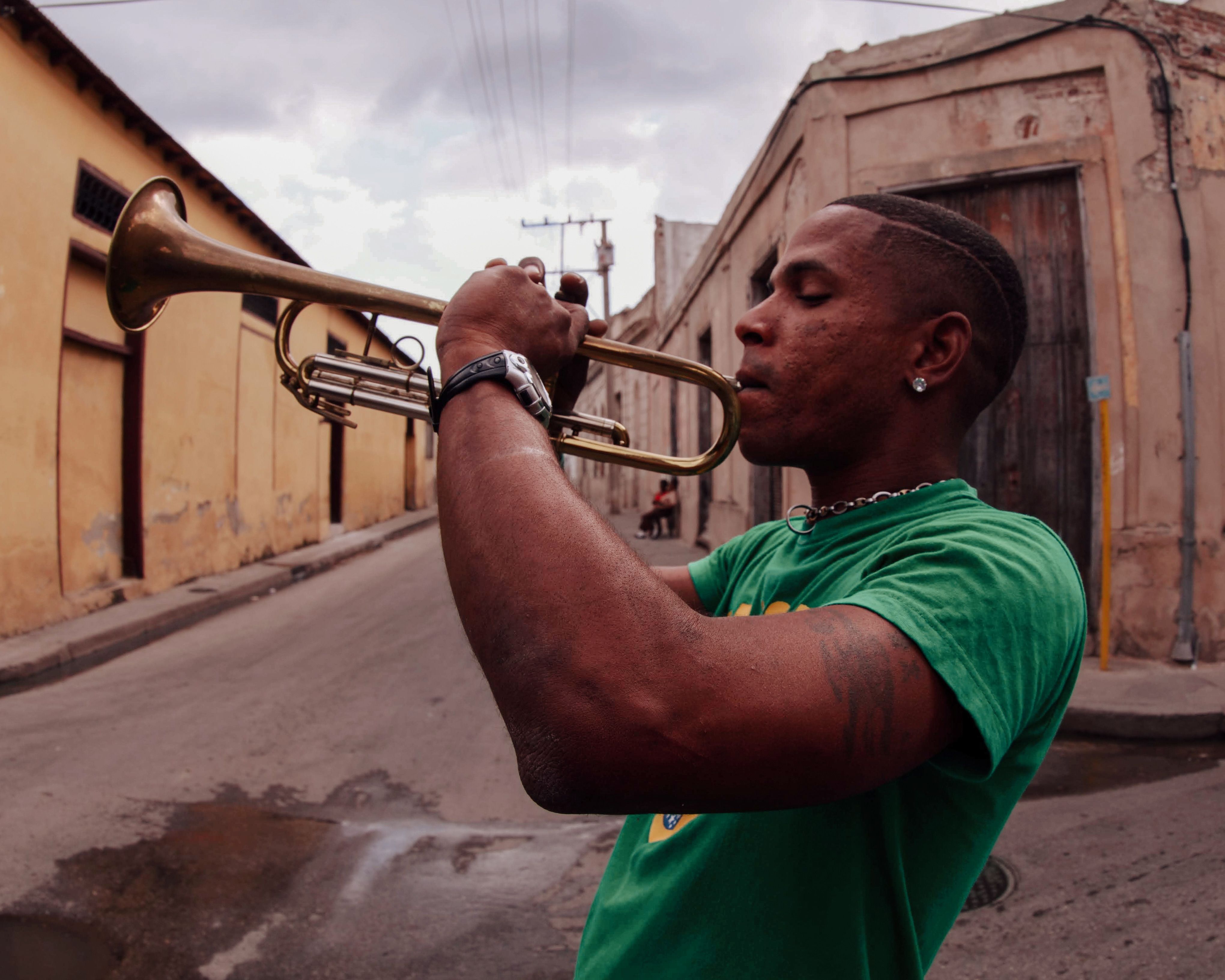 Bachata urbana 2026: el ritmo dominicano reinventa su sonido para nuevas generaciones