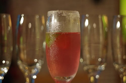 Безкоштовне стокове фото на тему «бокал шампанського, коктейль, напої»