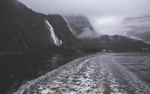 Foto profissional grátis de água, cachoeira, colinas