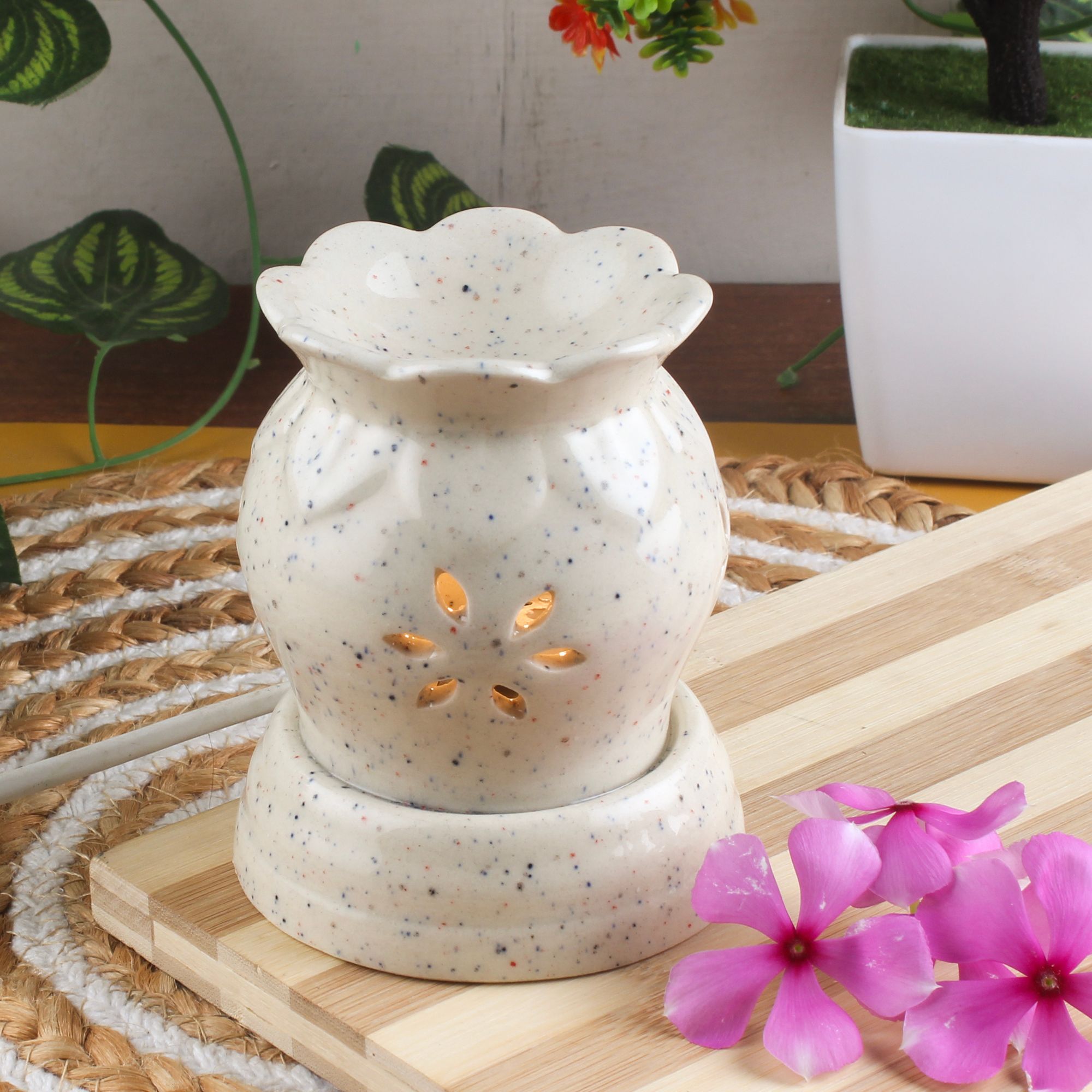 Vase on Tray · Free Stock Photo