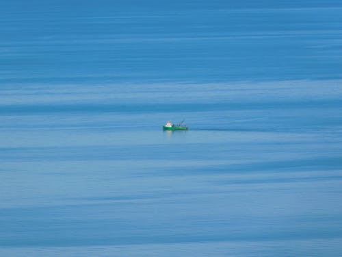 Foto d'estoc gratuïta de aigua, barca, embarcació d'aigua