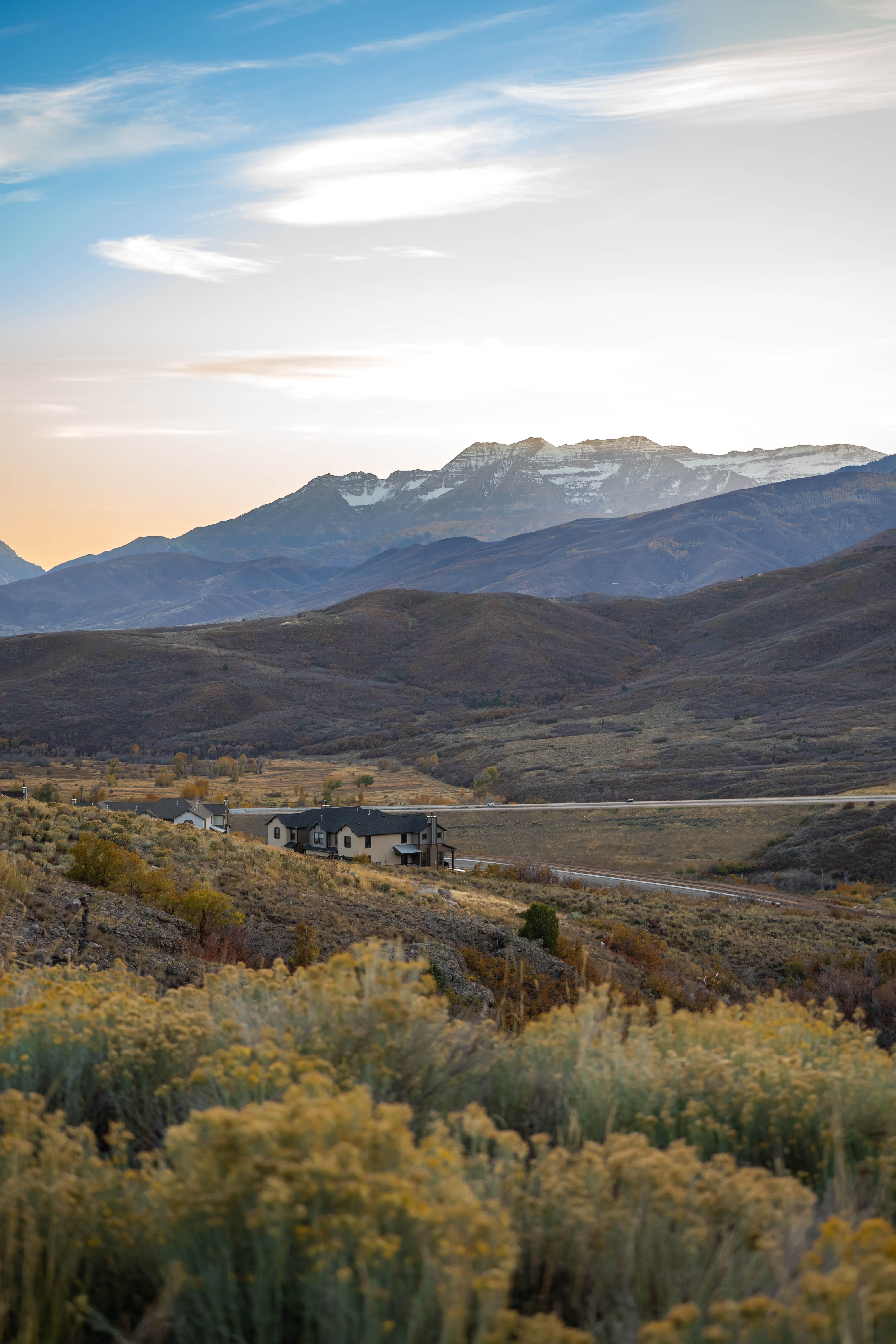House in a Mountain Valley · Free Stock Photo