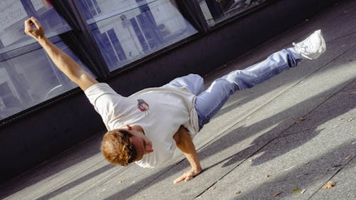 adam, atlet, breakdance içeren Ücretsiz stok fotoğraf