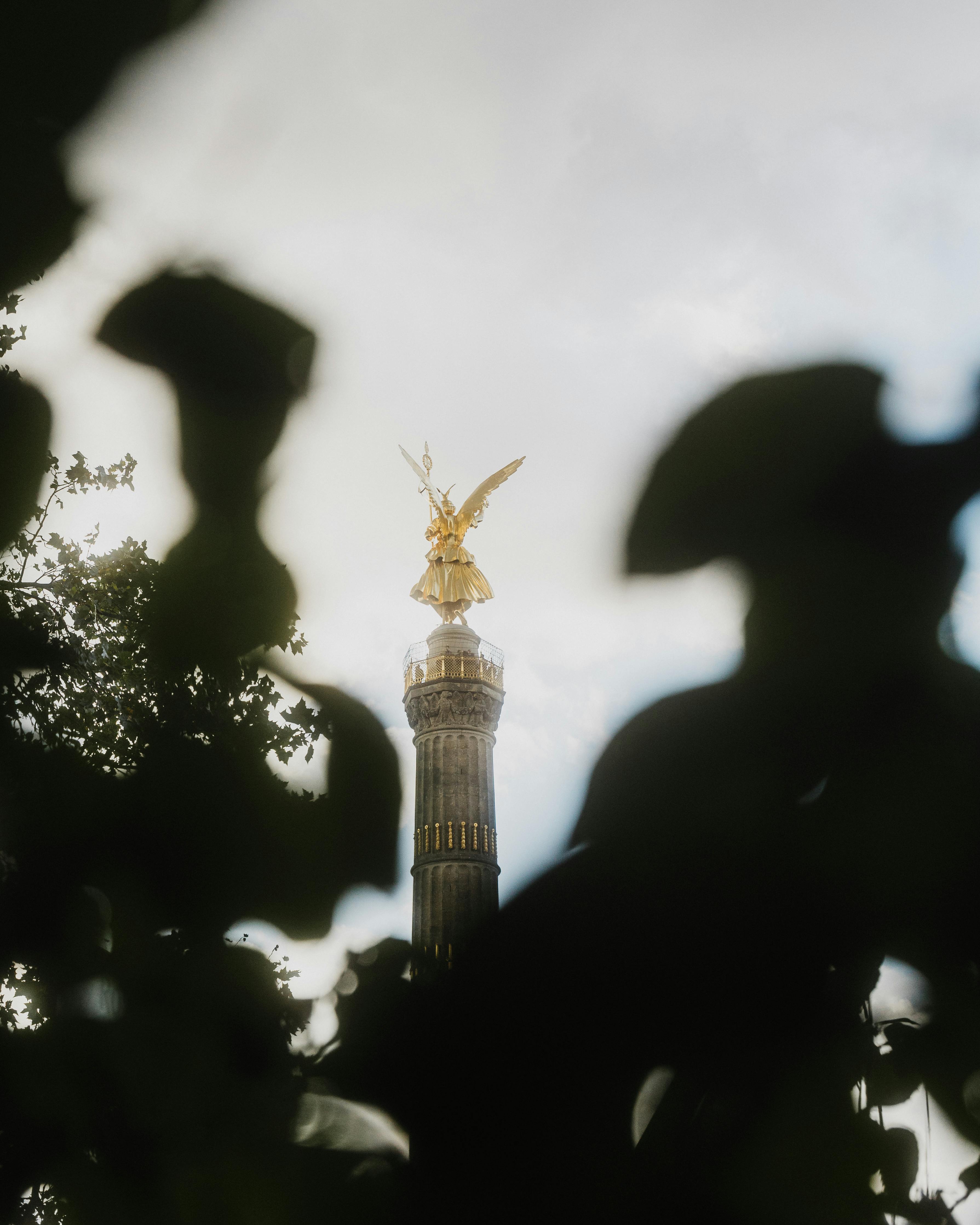 berlin victory column behind leaves