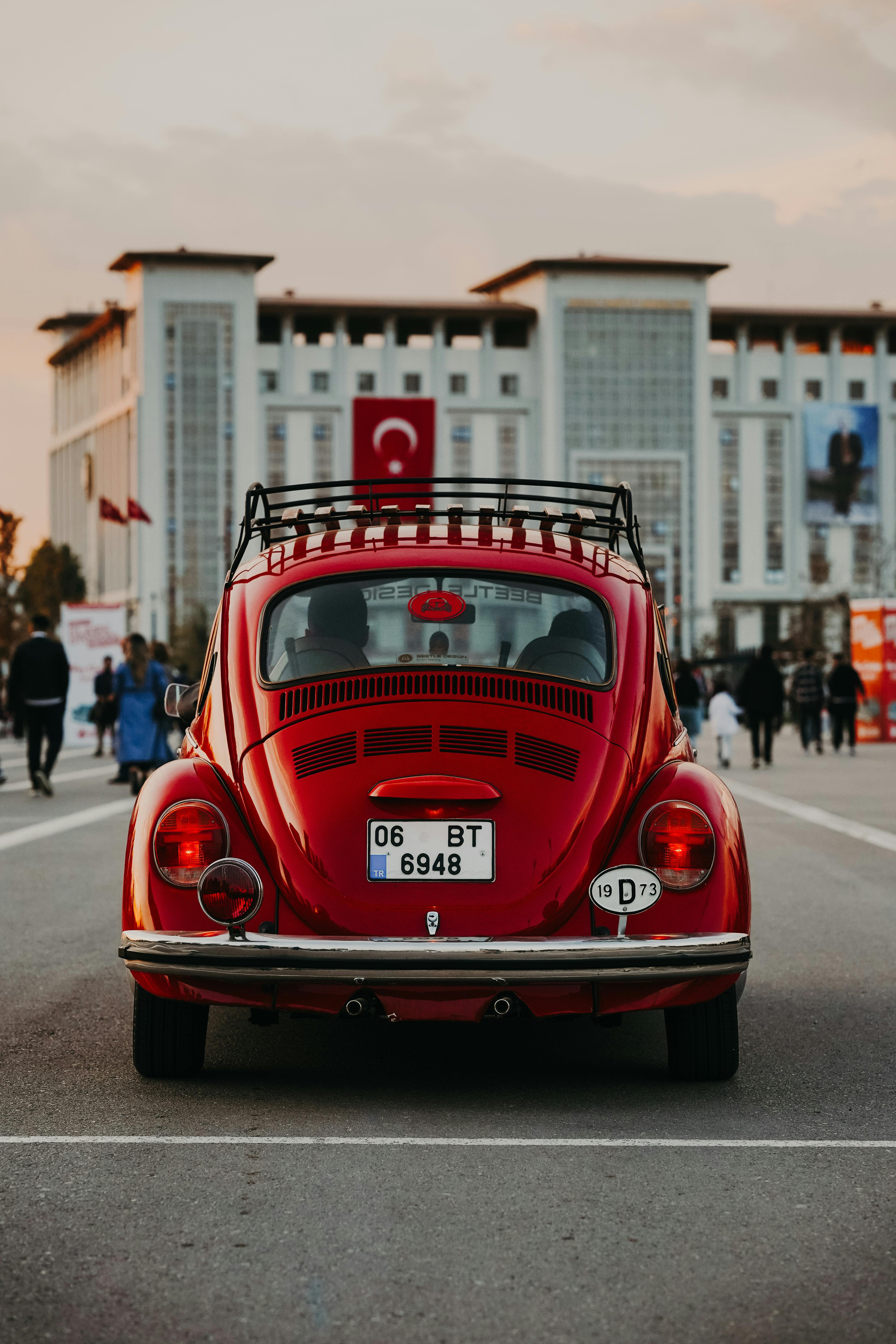 Colorful Wallpaper 4K, Beetle, Glowing, Dark background