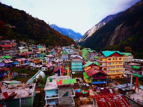 Fotos de stock gratuitas de casas de colores, montaña, puesta de sol