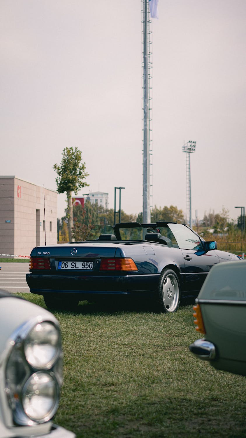 Rear of a Classic Mercedes R129 SL 320 · Free Stock Photo