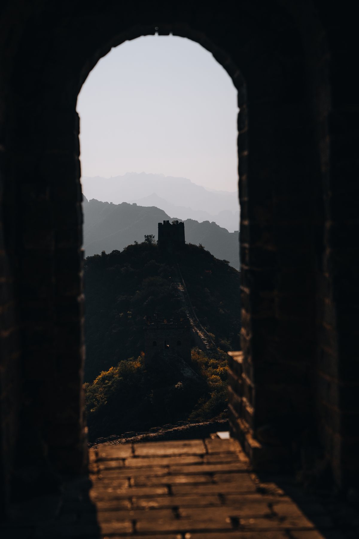 中国の古代建築と石段のイメージ