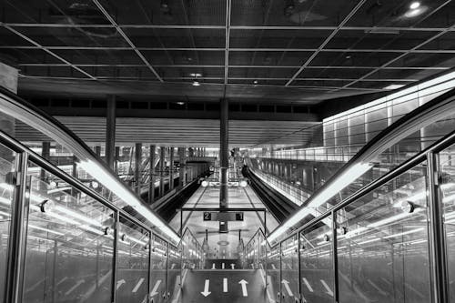 Бесплатное стоковое фото с дизайн интерьера, лестница, общественный транспорт