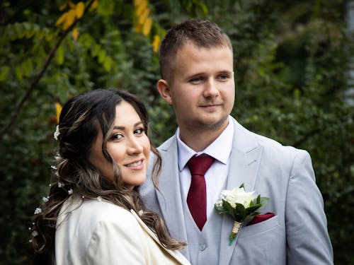 Foto profissional grátis de de pé, flor, fotografia de casamento
