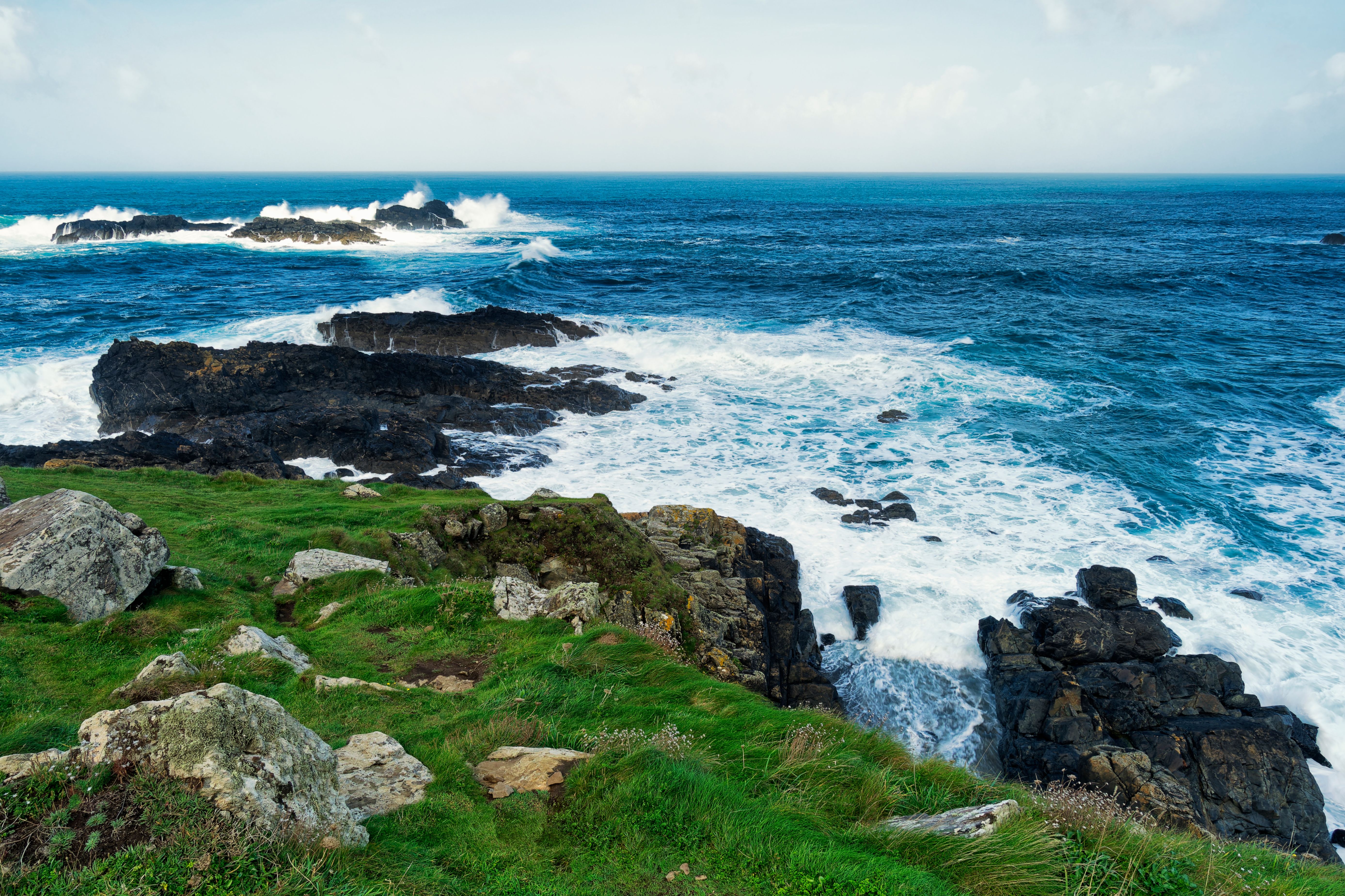 Waves Hitting the Rocks · Free Stock Photo