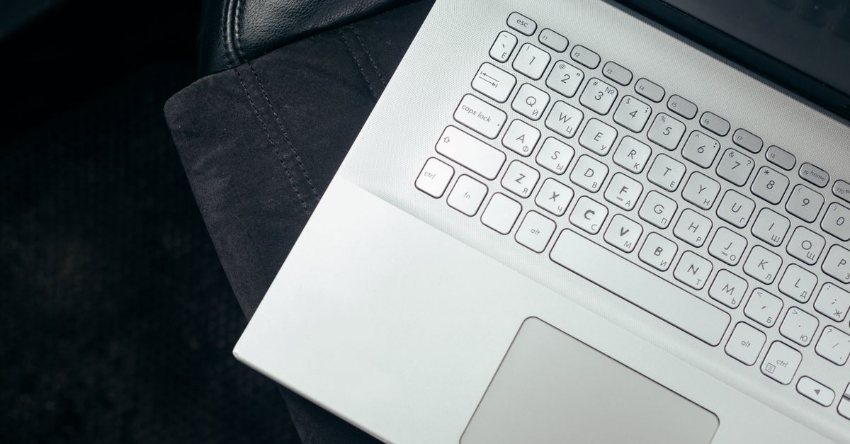 Windows fait tourner 100+ services en arrière-plan, voici lesquels couper
