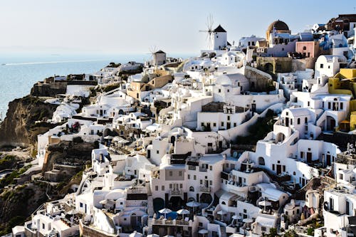 beyaz, binalar, deniz kıyısı içeren Ücretsiz stok fotoğraf