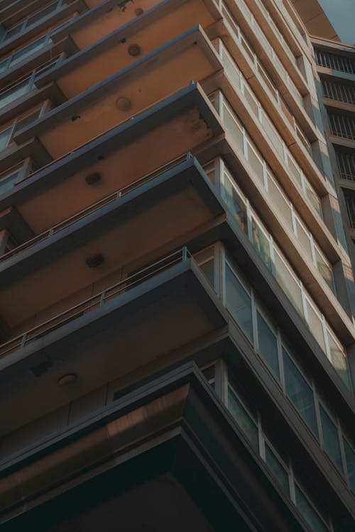 Kostenloses Stock Foto zu apartments, aufnahme von unten, balkone