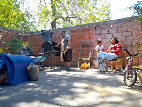 Photos gratuites de barbecue au charbon, cuisine familiale, dîner de famille