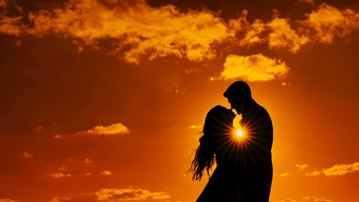 Silhouette of Couple at Sunset · Free Stock Photo