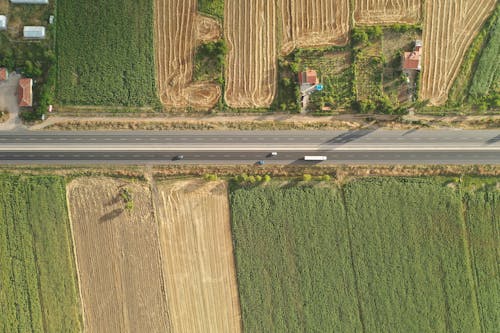 Gratis arkivbilde med åkre, dronebilde, fugleperspektiv