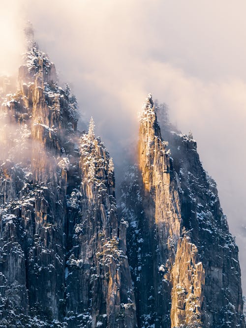 Бесплатное стоковое фото с вертикальный выстрел, горы, крутой