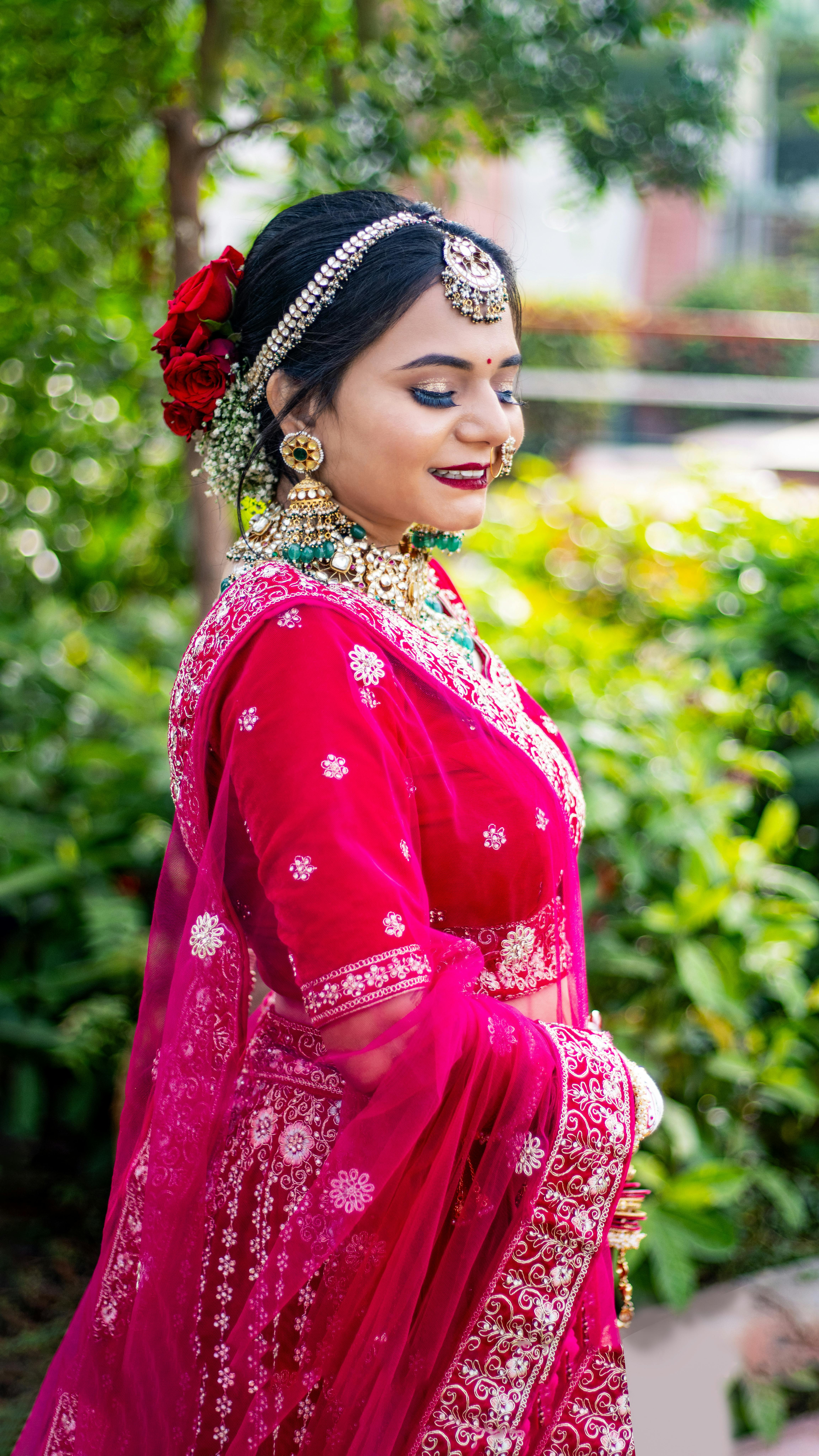 Here Comes The Bride @soumyagoyal_11 , Looking Like a Queen in Saadi  Closets bridal Lehenga edition. ❤️💞 Mua @krishnanagar__ Hairstyle… |  Instagram